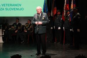  Šoštanjski veterani razvili prapor