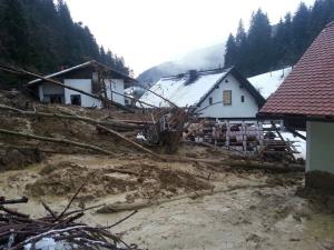 Zaradi plazu evakuirane tri hiše