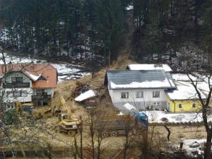 Zaradi plazu evakuirane tri hiše