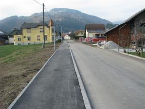 Pločnik in javna razsvetljava v Metlečah