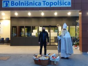 Miklavž pred Bolnišnico Topolšica
