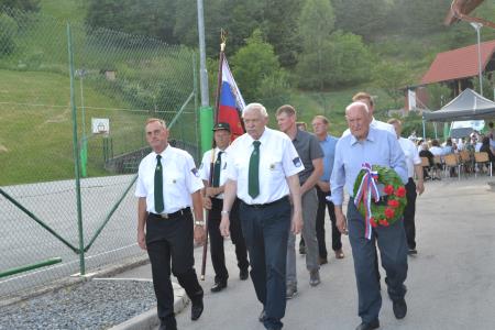 Delegacija je položila dva venca