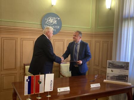 Podpis pogodbe garažna hiša