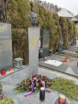 Kajuhov grob