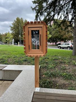 Knjigobežnica v Kajuhovem parku