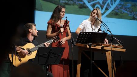 Urban in Katarina Meža ter Tanja Lončar, foto: Peter Vrčkovnik