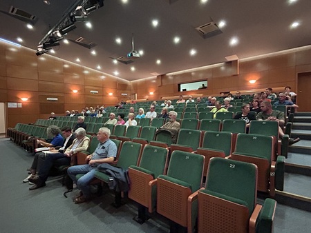 Sestanek s prebivalci Pohrastnika