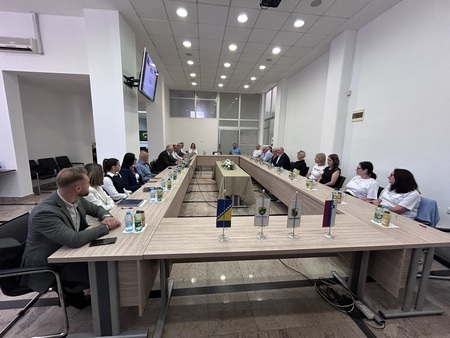 Občinska delegacija na delovnem obisku v Tešnju