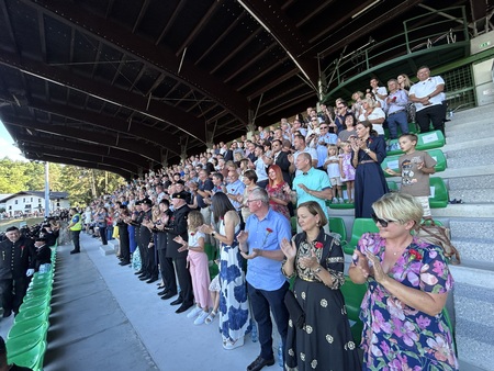Častna tribuna